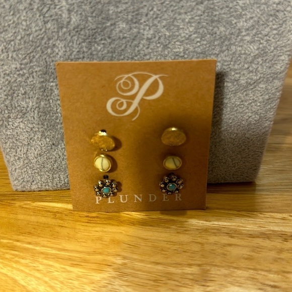 Set of three pierced plunder earrings brand new, never used.​​ - Picture 1 of 2